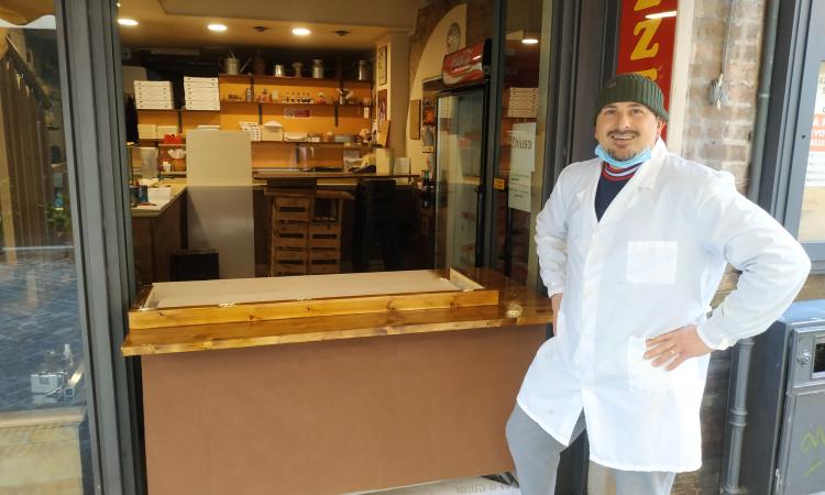 Macerata - Le attività commerciali e il dopo Coronavirus, tante le incognite ma non manca l'ingegno Macerata - Le attività commerciali e il dopo Coronavirus, tante le incognite ma non manca l'ingegno