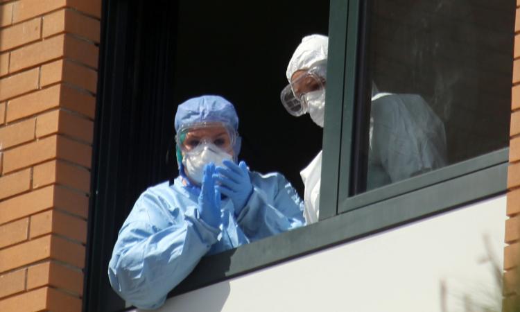 Coronavirus Marche, riconoscimento economico agli operatori sanitari: protocollo con i sindacati