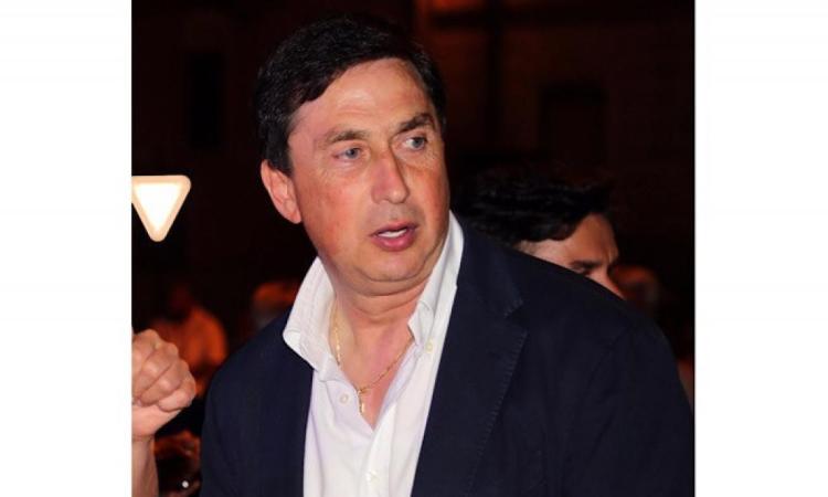 Castelraimondo, obbligo di mascherina per chi entra nei luoghi pubblici: multe fino a 500 euro Castelraimondo, obbligo di mascherina per chi entra nei luoghi pubblici: multe fino a 500 euro