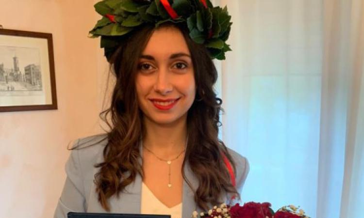 Petriolo,la laurea ai tempi del Covid-19: Valeria Salvucci diventa dottoressa dal salone di casa Petriolo,la laurea ai tempi del Covid-19: Valeria Salvucci diventa dottoressa dal salone di casa