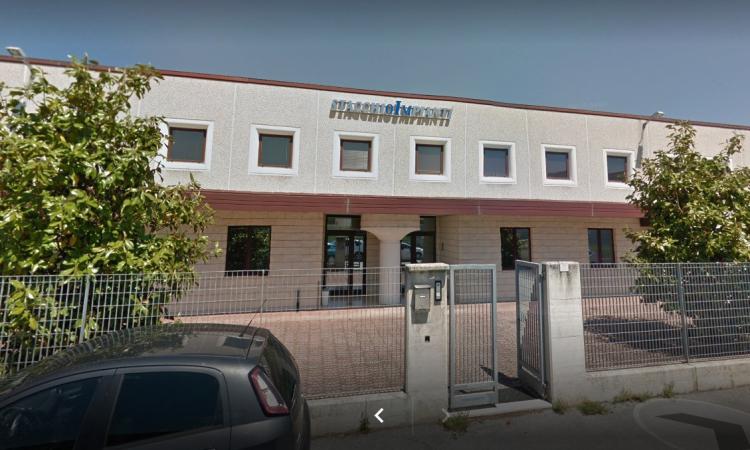 Donato un defibrillatore all'ospedale di Macerata: la generosità dell'azienda Stacchio Impianti Donato un defibrillatore all'ospedale di Macerata: la generosità dell'azienda Stacchio Impianti