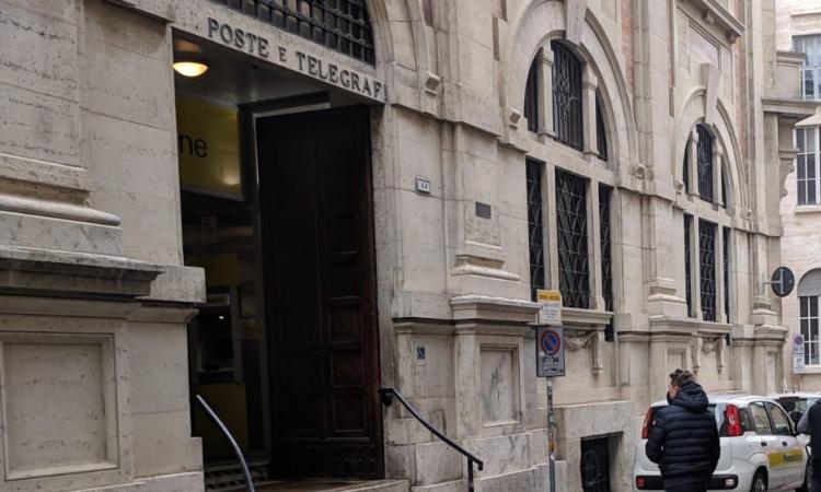 Poste, pensioni di maggio in pagamento dal 27 aprile: gli over 75 possono delegare il ritiro ai Carabinieri Poste, pensioni di maggio in pagamento dal 27 aprile: gli over 75 possono delegare il ritiro ai Carabinieri