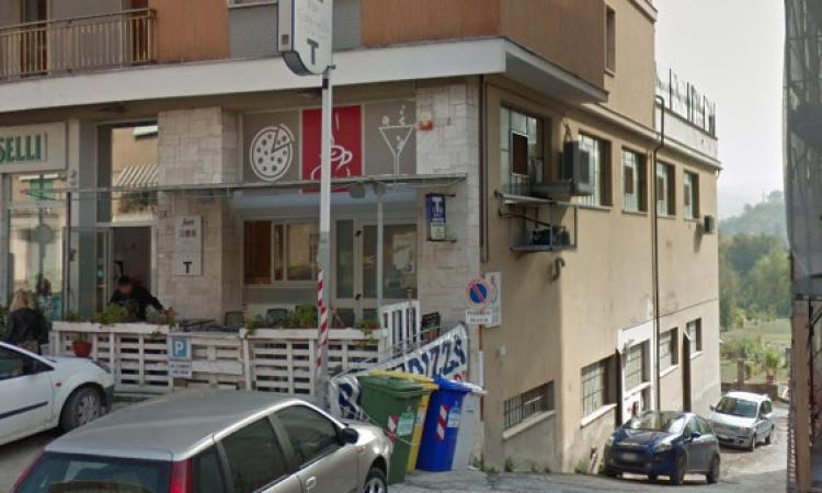 Tolentino, il Bar Gabrielli dona i propri dolci alle famiglie in difficoltà Tolentino, il Bar Gabrielli dona i propri dolci alle famiglie in difficoltà