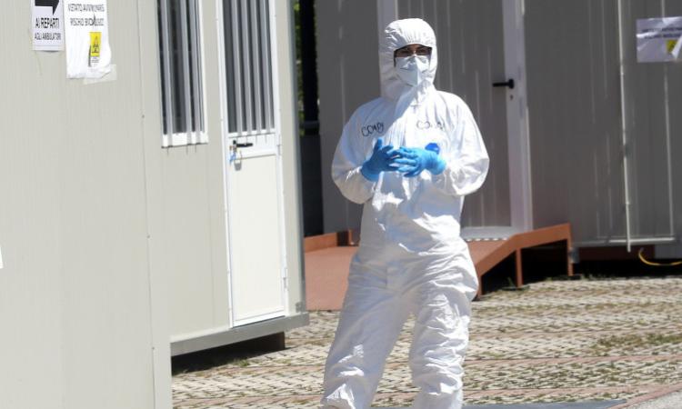 Covid Marche, i contagi sfondano soglia 2mila in 24 ore: 310 nuovi casi oggi nel Maceratese Covid Marche, i contagi sfondano soglia 2mila in 24 ore: 310 nuovi casi oggi nel Maceratese