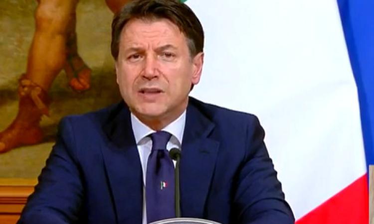 Coronavirus, Conte annuncia: "Ripartenza a tappe a partire dal 4 maggio, ma resta la distanza sociale" Coronavirus, Conte annuncia: "Ripartenza a tappe a partire dal 4 maggio, ma resta la distanza sociale"