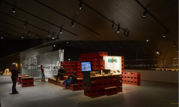 I proiettori di iGuzzini illuminano gli ambienti del MoMö, l’innovativo museo svizzero del sidro I proiettori di iGuzzini illuminano gli ambienti del MoMö, l’innovativo museo svizzero del sidro