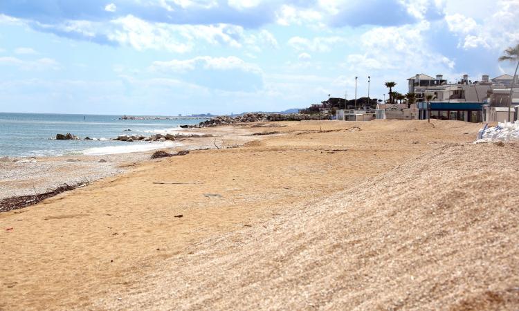 Coronavirus, nelle Marche sì alle passeggiate da soli in spiaggia dal 4 maggio