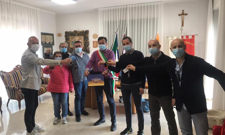 San Ginesio, la protesta dei ristoratori e commercianti: consegnate al Sindaco le chiavi delle attività