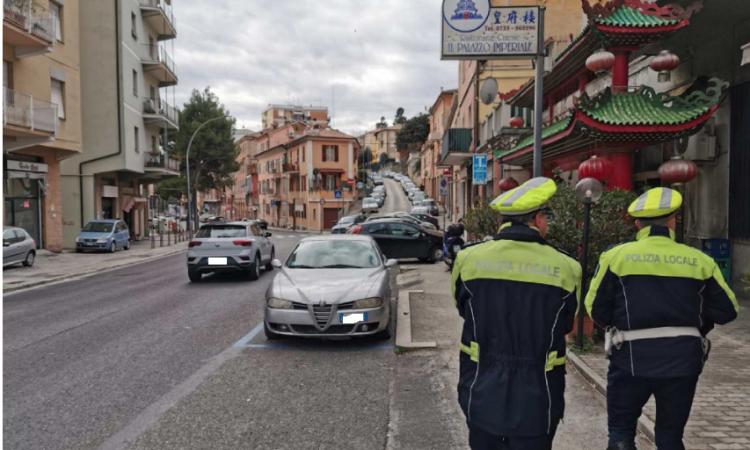 Macerata, tutto nella norma nel primo giorno della fase 2: isola ecologica presa d'assalto