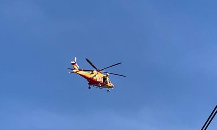 Civitanova, investito da un'auto lungo la Statale: ciclista trasportato a Torrette in codice rosso
