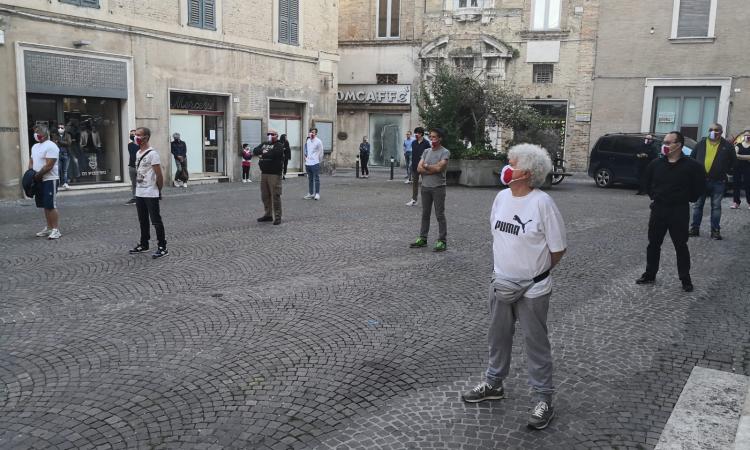 Mascherine Tricolore scendono in piazza per famiglie e lavoratori