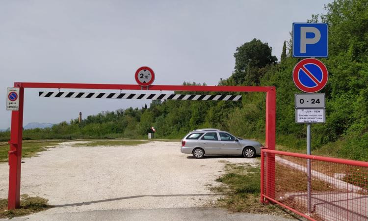 Macerata, deserta la nuova area sosta per gli operatori sanitari: troppo distante dopo turni massacranti