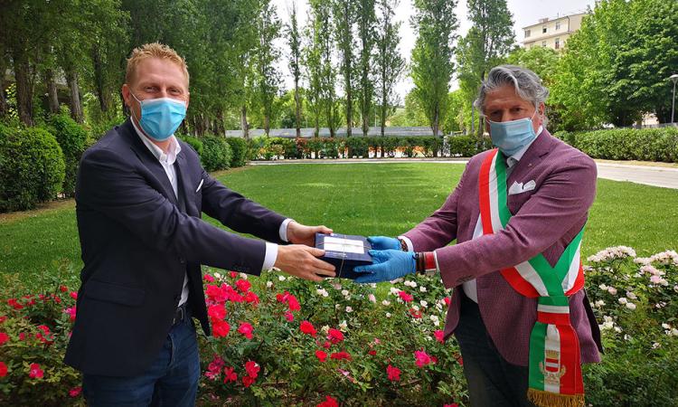 Tolentino, 20.000 euro in buoni spesa per le famiglie bisognose: la generosità di Pro-Gest e Cartiera Tolentino, 20.000 euro in buoni spesa per le famiglie bisognose: la generosità di Pro-Gest e Cartiera