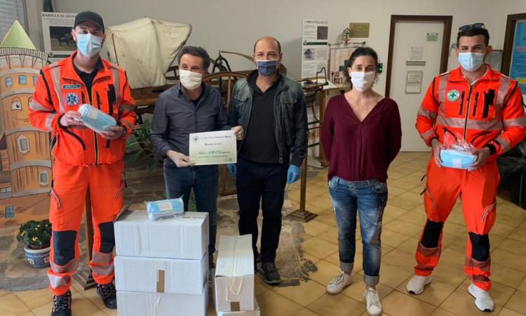 Civitanova, 2500 mascherine donate alla Croce Verde: il gesto dei ragazzi dell'Atletica Ama