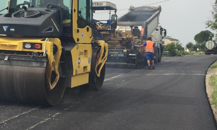 Strade, asfaltatura per la "Bivio Vergini - Civitanova Marche": lavori per 200.000 euro Strade, asfaltatura per la "Bivio Vergini - Civitanova Marche": lavori per 200.000 euro