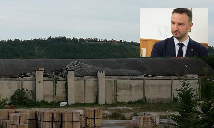 Montecassiano, crolla tetto all'ex fornace Smorlesi. Allarme amianto: residenti preoccupati. Il sindaco: "Subito un'ordinanza"