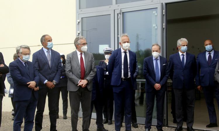 Covid Center Civitanova, via al passaggio di consegne. Bertolaso: "Spiace che nessuno del Governo sia presente oggi" (FOTO) Covid Center Civitanova, via al passaggio di consegne. Bertolaso: "Spiace che nessuno del Governo sia presente oggi" (FOTO)