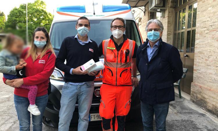 Macerata, mascherine e termometro a infrarossi donati alla Croce Verde Macerata, mascherine e termometro a infrarossi donati alla Croce Verde