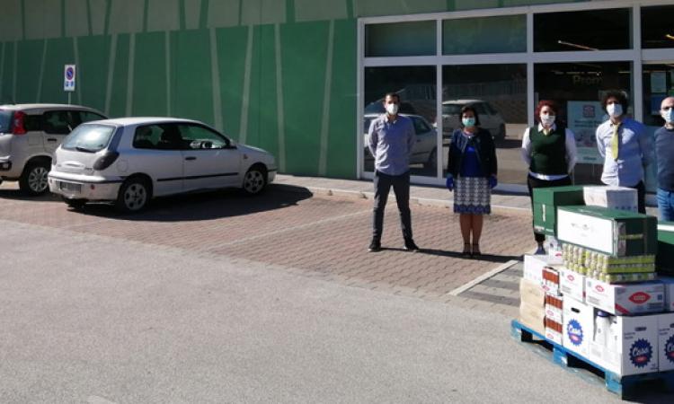 Camerino, prodotti alimentari destinati ai più bisognosi: il gesto di solidarietà dei supermercati Superconti
