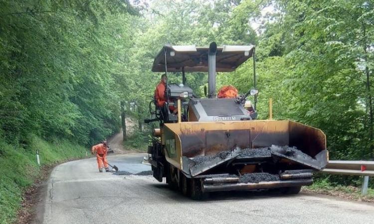 Strada Provinciale “Castelraimondo - Camerino”: ultimati i lavori di asfaltatura Strada Provinciale “Castelraimondo - Camerino”: ultimati i lavori di asfaltatura
