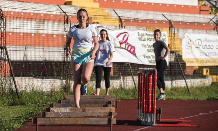 Macerata, atletica in festa: i giovani tornano ad allenarsi allo stadio Helvia Recina (FOTO)