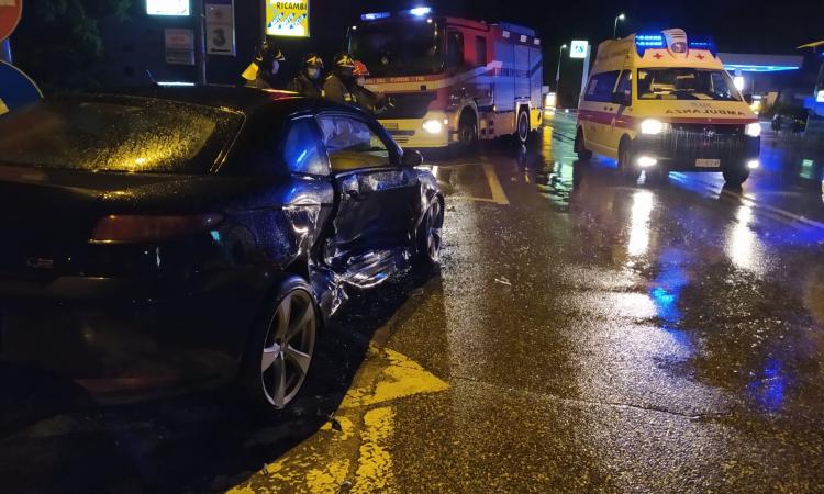 Macerata, schianto tra due auto lungo la Provinciale: 5 feriti, coinvolti 2 ragazzini (Foto)
