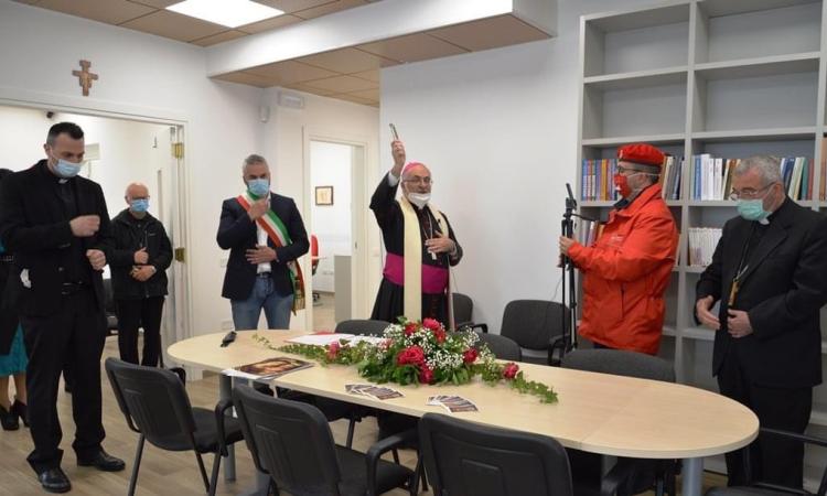 Fabriano, il vescovo Massara inaugura la nuova sede della Caritas