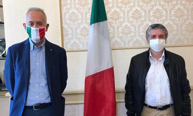 Il 2 giugno a Civitanova - L'invito del sindaco ai cittadini: "Esponete il Tricolore sui balconi" Il 2 giugno a Civitanova - L'invito del sindaco ai cittadini: "Esponete il Tricolore sui balconi"