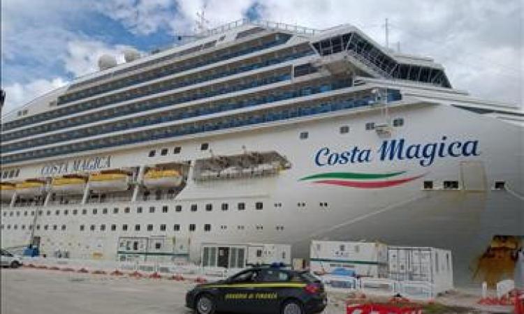Costa Magica, concessa ''libera pratica sanitaria'': la nave può tornare a salpare