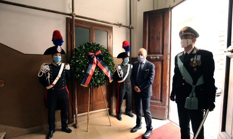 Macerata, i 206 anni dell'Arma dei carabinieri: "Non ci siamo mai fermati in questi mesi di emergenza" Macerata, i 206 anni dell'Arma dei carabinieri: "Non ci siamo mai fermati in questi mesi di emergenza"
