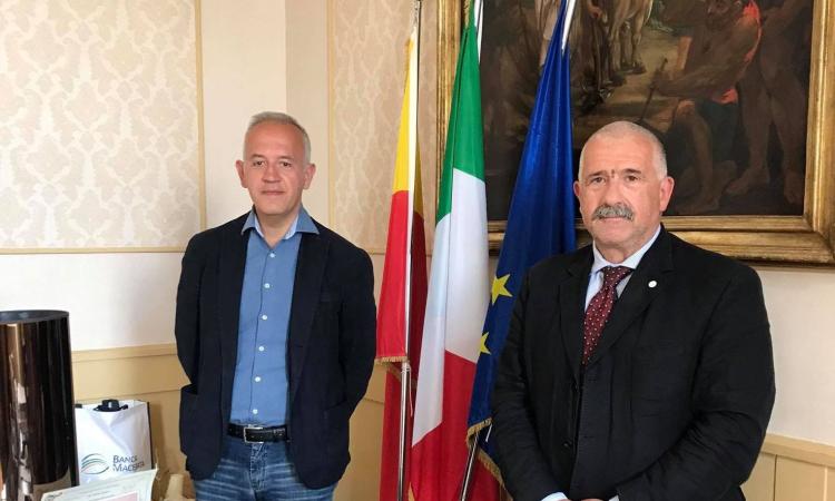Civitanova, il ringraziamento del sindaco Ciarapica al dirigente della Polizia Andrea Innocenzi Civitanova, il ringraziamento del sindaco Ciarapica al dirigente della Polizia Andrea Innocenzi