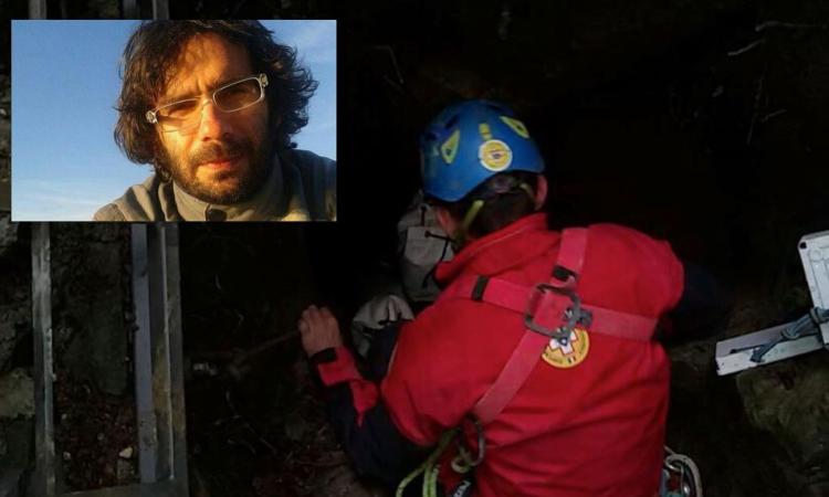 Bloccato in una grotta per 3 giorni: recuperato lo speleologo di Pollenza Alessadro Cegna Bloccato in una grotta per 3 giorni: recuperato lo speleologo di Pollenza Alessadro Cegna