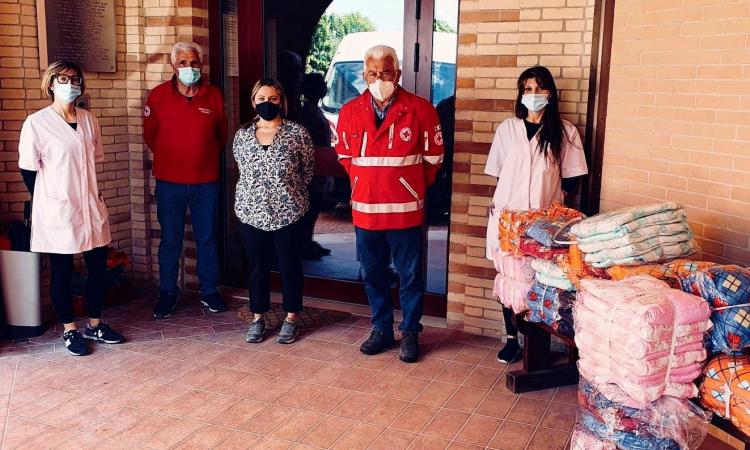 Loro Piceno, donati capi di abbigliamento al centro "Monti Azzurri": la solidarietà della Croce Rossa Loro Piceno, donati capi di abbigliamento al centro "Monti Azzurri": la solidarietà della Croce Rossa