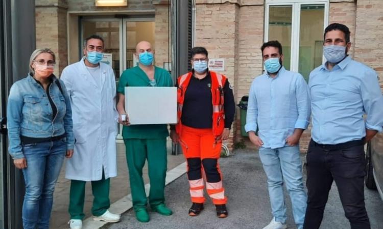 Le farmacie e il Movimento Vivere Recanati donano mascherine al Punto di Primo Intervento