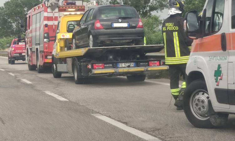 Morrovalle, scontro tra due auto in superstrada (FOTO) Morrovalle, scontro tra due auto in superstrada (FOTO)