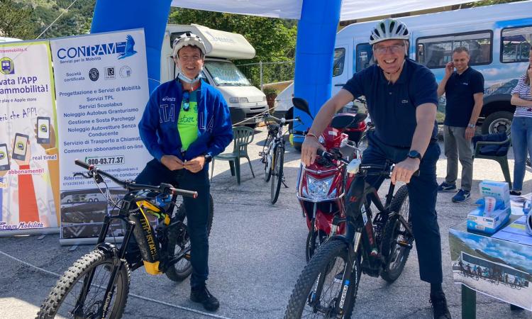 Ceriscioli in sella alla bici per il via dell'iniziativa "Sibillini bus&bike 2020" (FOTO) Ceriscioli in sella alla bici per il via dell'iniziativa "Sibillini bus&bike 2020" (FOTO)