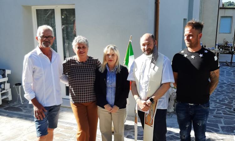 San Severino - ricostruzione post-sisma, una famiglia torna a casa: quartiere in festa San Severino - ricostruzione post-sisma, una famiglia torna a casa: quartiere in festa