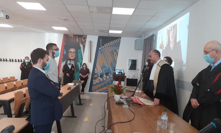 Unicam, discussione delle tesi in presenza per 3 studenti della scuola superiore "Carlo Urbani" Unicam, discussione delle tesi in presenza per 3 studenti della scuola superiore "Carlo Urbani"