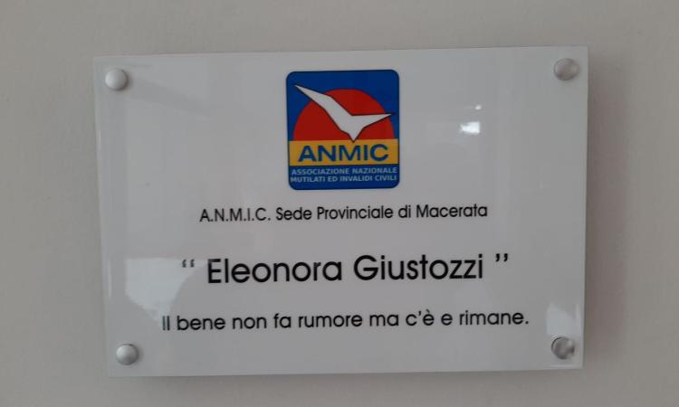 Macerata,  l'A.N.M.I.C celebra il compleanno di Eleonora Giustozzi con una targa commemorativa