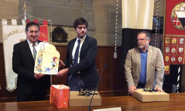 San Ginesio e Siena rinsaldano un'amicizia lunga 57 anni: cerimonia alla Sala delle Lupe (FOTO)