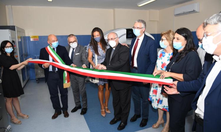 Camerino, consegnata la nuova Tac all'ospedale grazie alla Andrea Bocelli Foundation Camerino, consegnata la nuova Tac all'ospedale grazie alla Andrea Bocelli Foundation