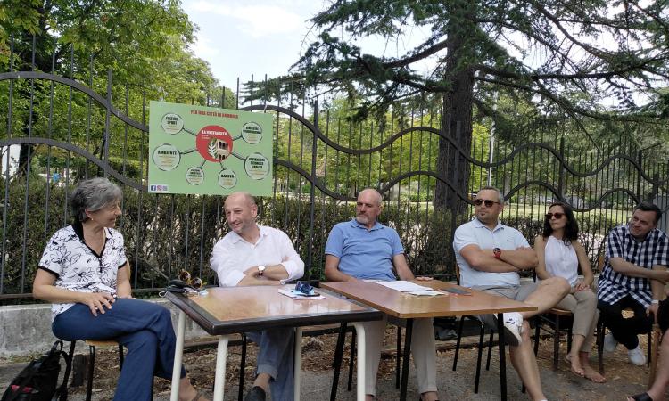 Macerata, la reazione di Ricotta alla candidatura di Parcaroli: "Così non gioco da solo" Macerata, la reazione di Ricotta alla candidatura di Parcaroli: "Così non gioco da solo"