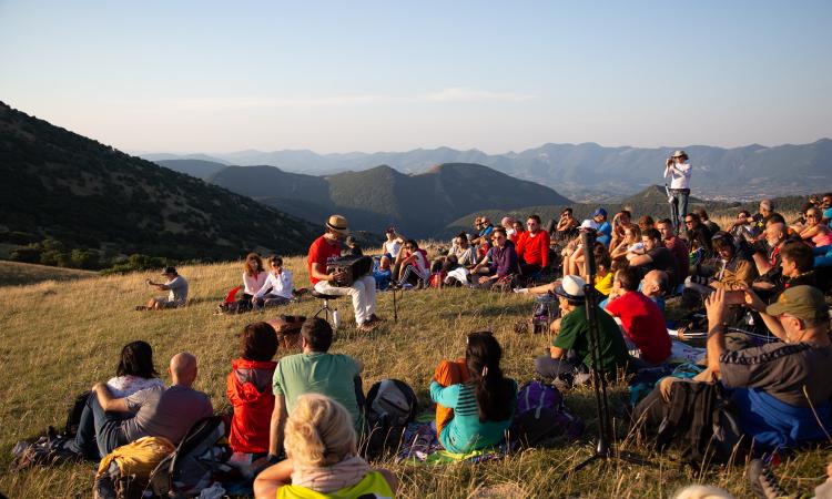RisorgiMarche, nessun concerto sui prati: la musica si sposta nei borghi e nei parchi archeologici RisorgiMarche, nessun concerto sui prati: la musica si sposta nei borghi e nei parchi archeologici