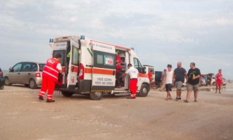 Civitanova, bimbo di dieci anni rimane incastrato in una sdraio e si frattura il braccio