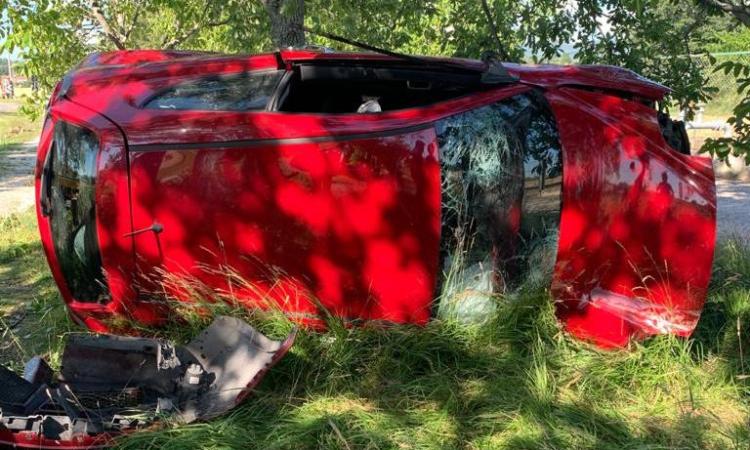 Treia, perde il controllo dell'auto e si schianta contro una pianta: ragazzo trasportato a Torrette in codice rosso (FOTO) Treia, perde il controllo dell'auto e si schianta contro una pianta: ragazzo trasportato a Torrette in codice rosso (FOTO)