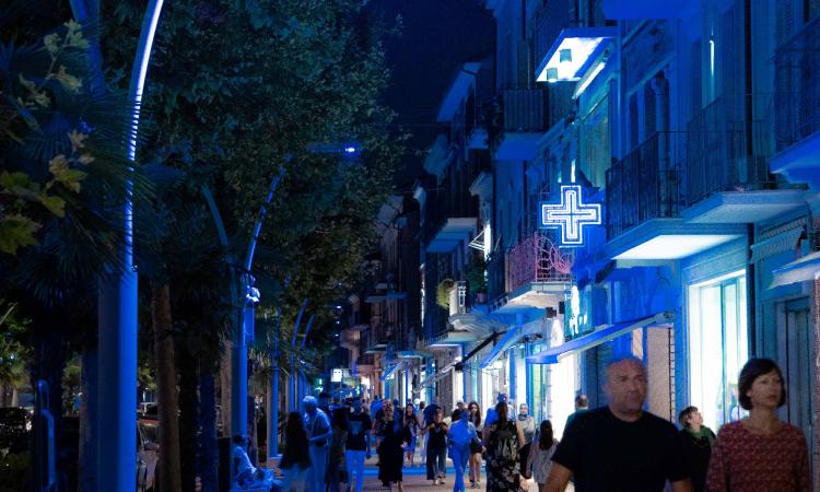 Civitanova, nuove luci in Corso Umberto: la città si illumina di blu (FOTO)