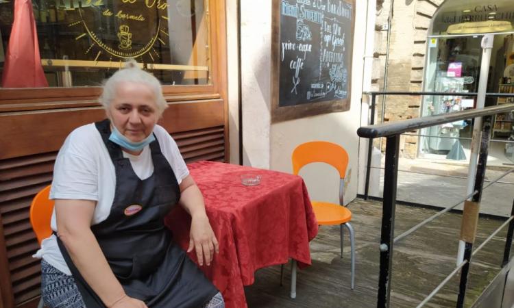 Macerata, un altro pezzo di storia se ne va: addio alla Tazza d'Oro. Carmela: "Uccisi dalle scelte sbagliate" Macerata, un altro pezzo di storia se ne va: addio alla Tazza d'Oro. Carmela: "Uccisi dalle scelte sbagliate"