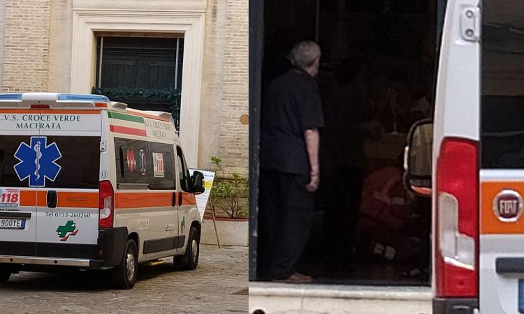 Macerata, accusa un malore durante la messa: donna soccorsa in chiesa Macerata, accusa un malore durante la messa: donna soccorsa in chiesa