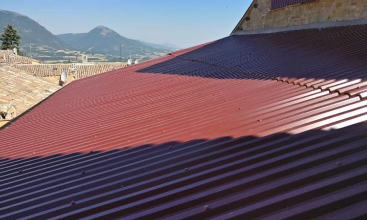 Camerino, teatro Filippo Marchetti: terminati i lavori di copertura del tetto