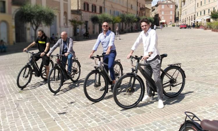 Macerata, Ricotta salta in sella e sfida Parcaroli: "non temo nessuno, soprattutto gli iscritti in extremis" Macerata, Ricotta salta in sella e sfida Parcaroli: "non temo nessuno, soprattutto gli iscritti in extremis"